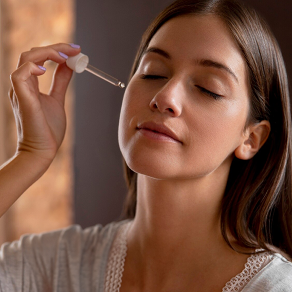 Göz Çevresi Bakımı: En Etkili Göz Serumu Nasıl Seçilir?